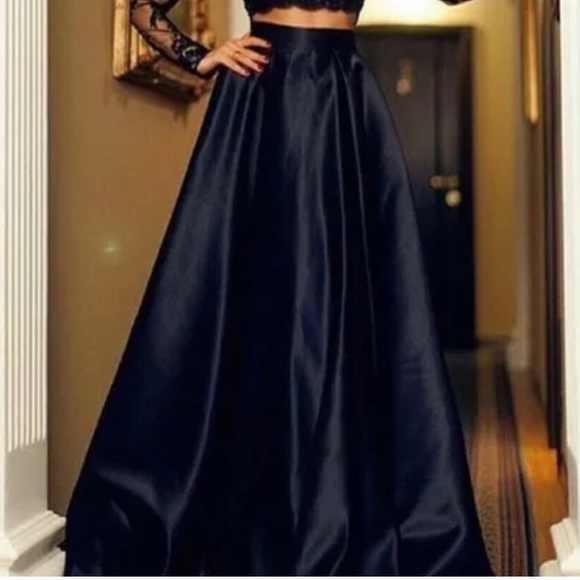 💝Black Satin Maxi Skirt - Picture 2 of 2